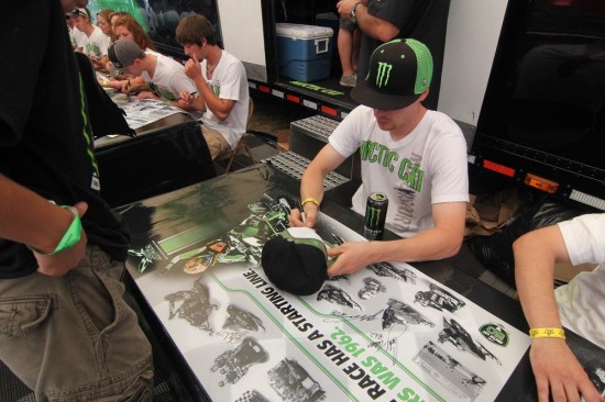Cat_Racer_Autograph01