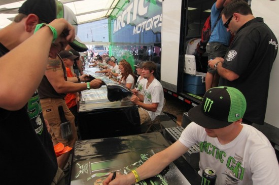 Cat_Racer_Autograph02