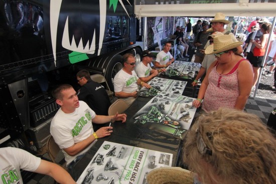 Cat_Racer_Autograph03