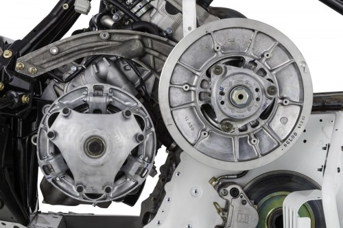 Yamaha 4-stroke clutches transfer the engine power to the drive train.
