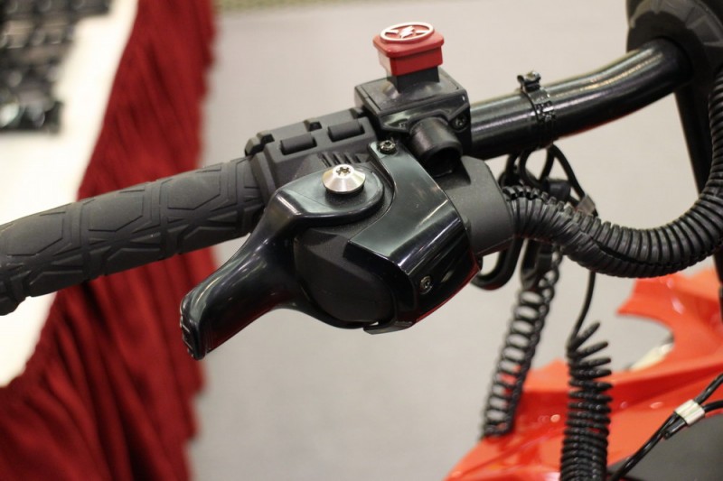 You can turn the throttle block and have a finger throttle.