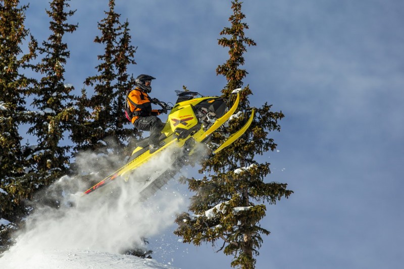 SkiDoo_MY15_PR_summitTitan-4400