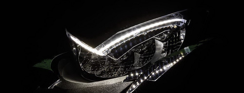ZR9000_Headlight_S_2017_HeadlightOn7
